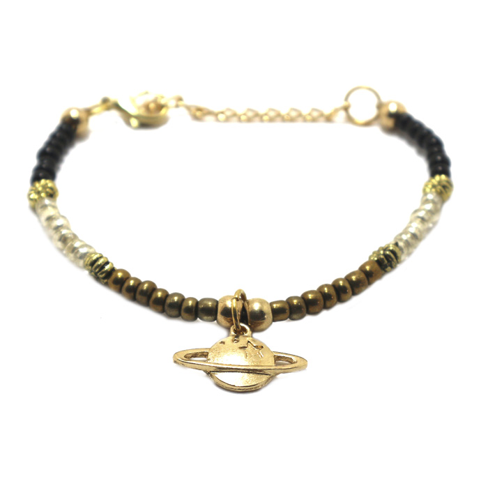 PULSERA CON CUENTAS DE COLORES Y DIJES